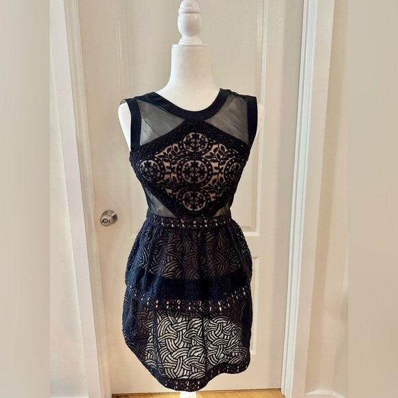 BCBG MaxAzria Joselyn Black Lace Sleeveless Cocktail Dress – Size 2 - Picture 2 of 7